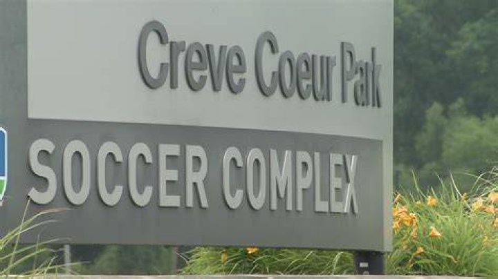 Are dogs allowed in Creve Coeur park?