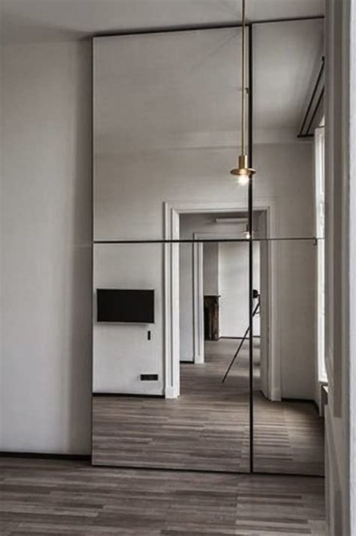 Are mirrored walls outdated 2020?