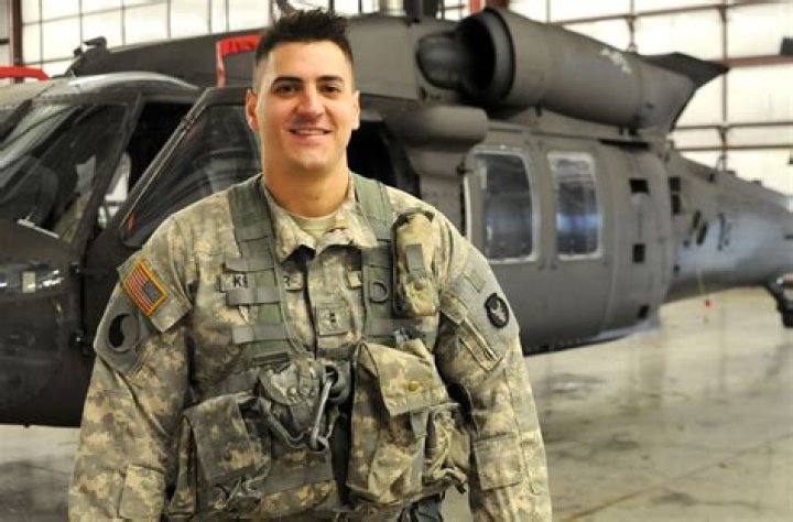Can a warrant officer be a pilot?