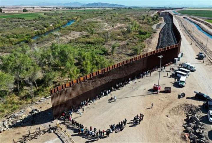 Can you cross the border to Mexico right now?