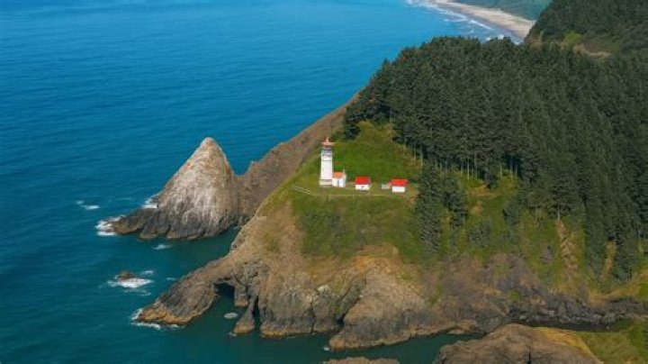 Can you stay in a lighthouse in Oregon Coast?