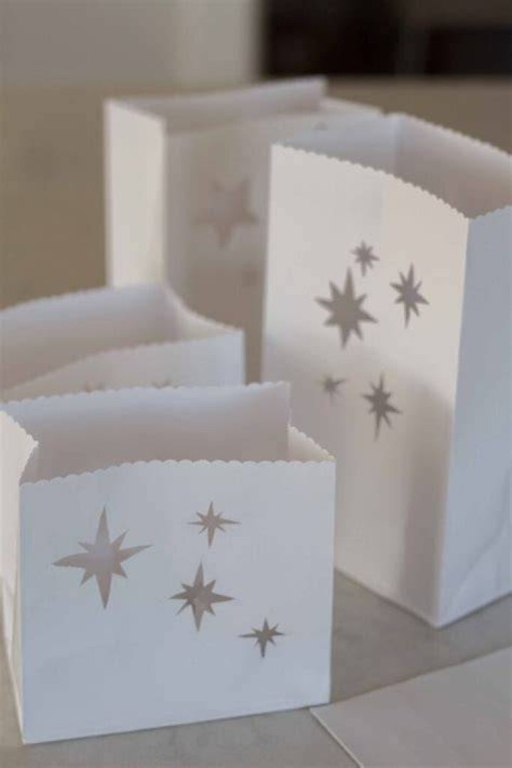 Can you use white paper bags for luminaries?