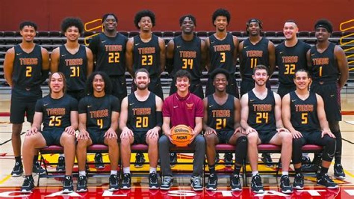 Does Concordia have a basketball team?