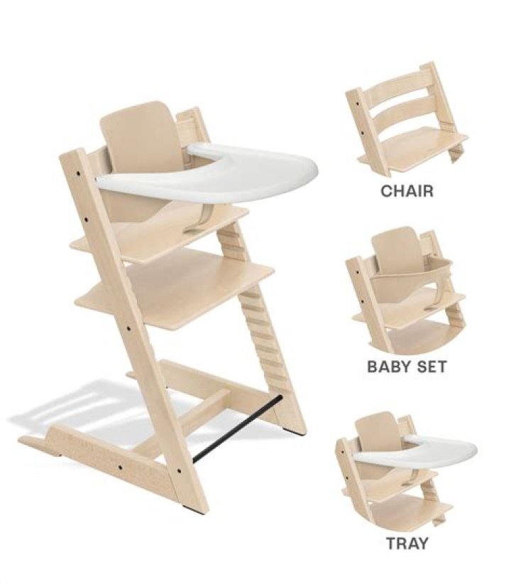 Does Stokke high chair have a tray?