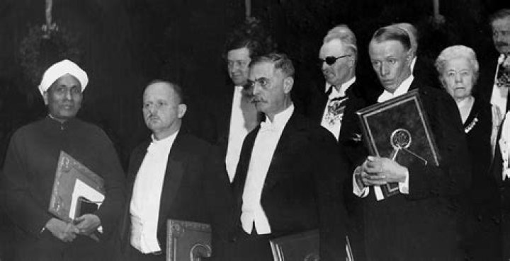 For what discovery did Karl Landsteiner earn a Nobel Prize in 1930?