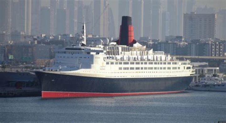 How big is the Queen Elizabeth 2 ship?