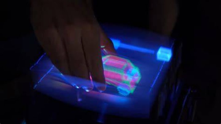 How do hologram lamps work?