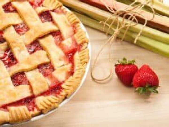 How do you keep strawberry rhubarb pie from being runny?