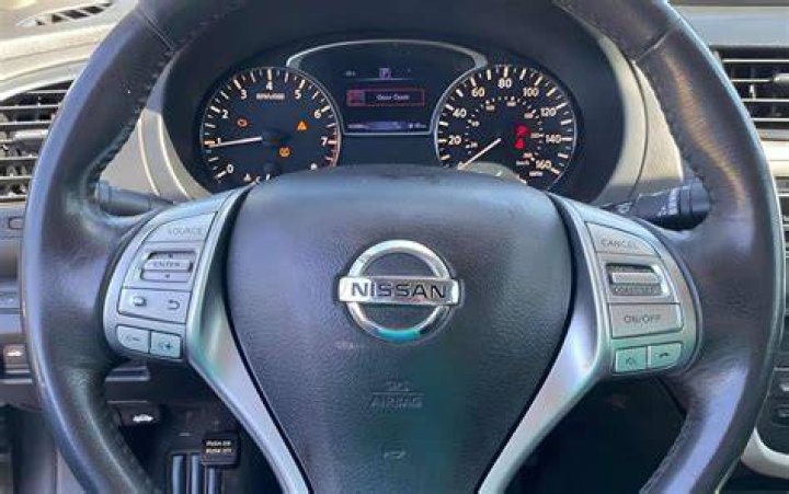 How do you reset the fuel gauge on a Nissan Altima?