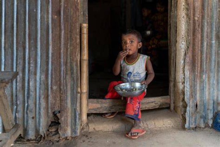 How does poverty affect Panama?