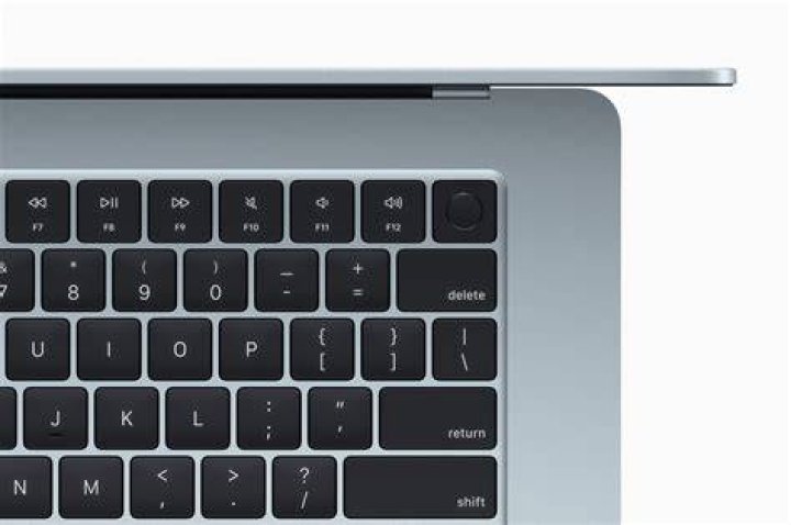 How long does a MacBook Air 11 battery last?