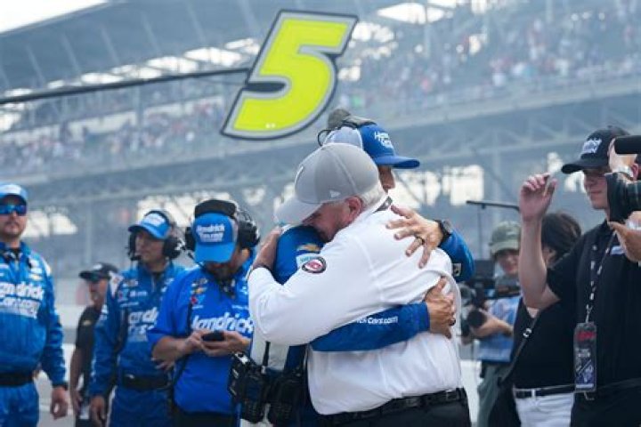 How many Rick Hendrick dealerships are there?