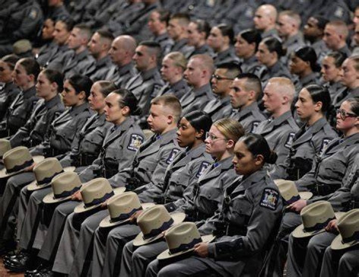 How much does a state trooper in South Carolina make?