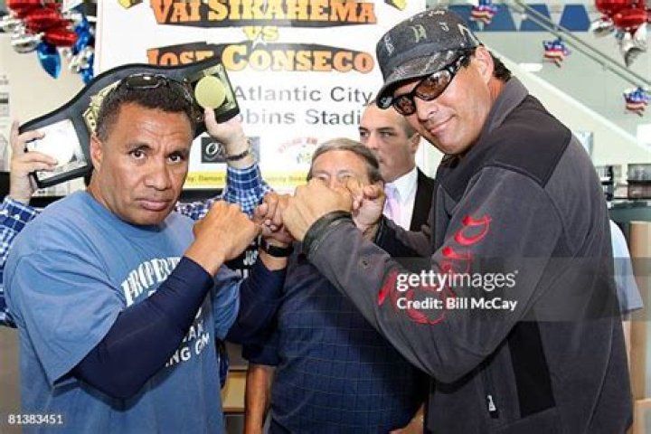 Was Vai Sikahema a boxer?