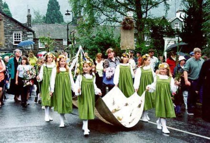 What are some customs and traditions in England?