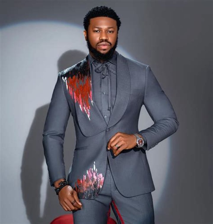 What do men in nigeria wear?