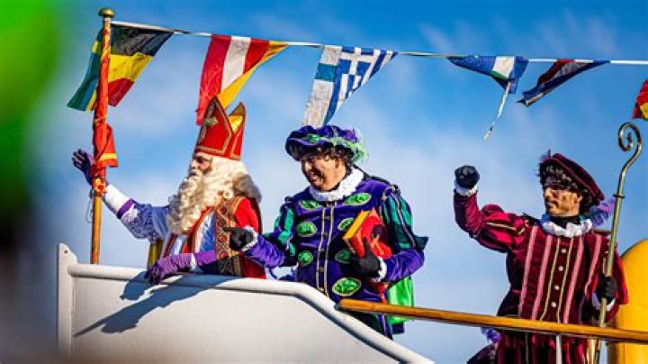 What gifts does Sinterklaas bring?