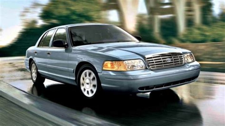 What is the gas mileage on a 2003 Crown Victoria?