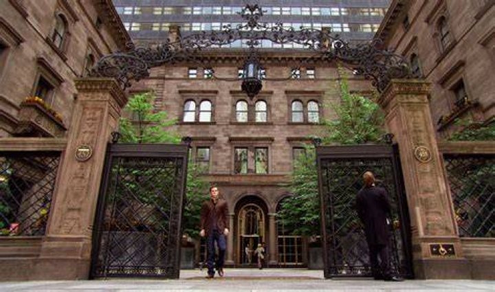Where is the Empire Hotel from Gossip Girl?