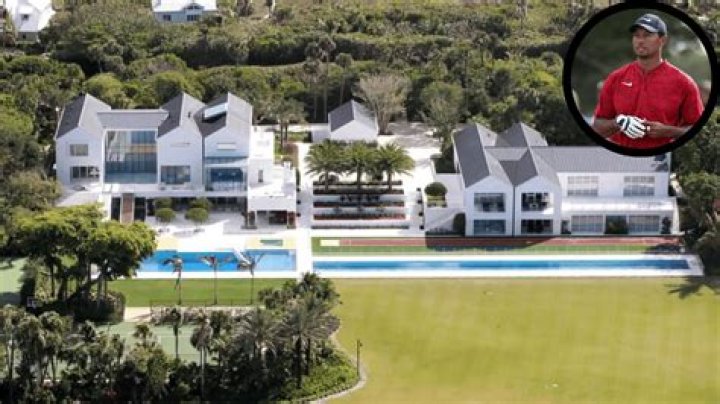 Where is Tiger Woods building his new golf course?