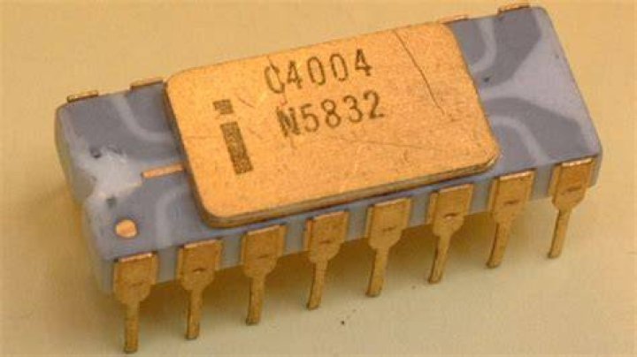 Which is the first microprocessor by Motorola?