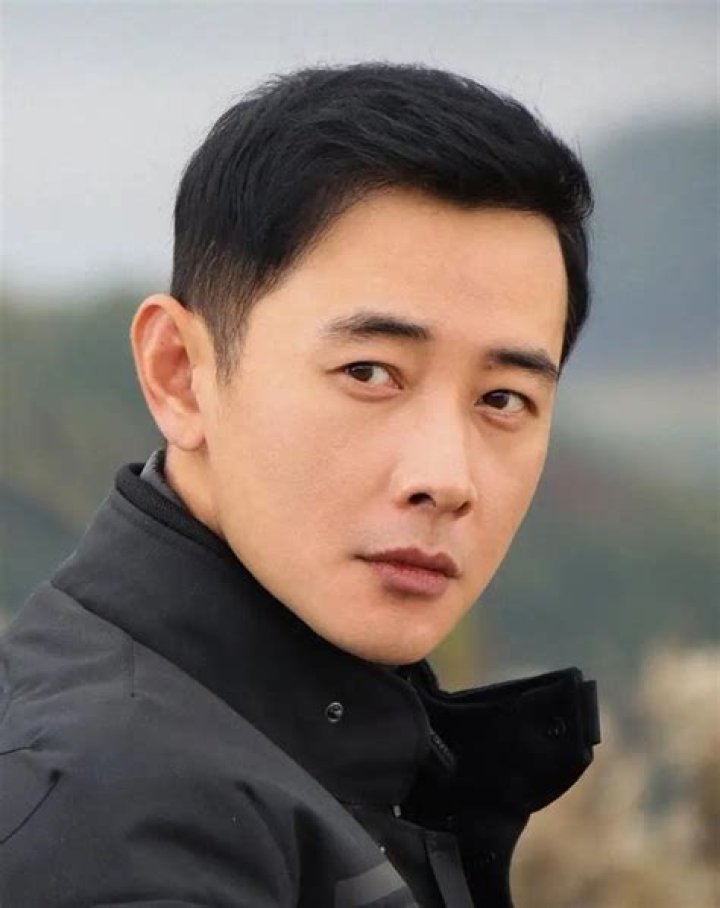 Who is the actor Luo Jin?