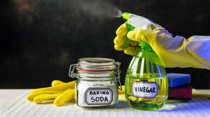 Will vinegar clean cloudy headlights?